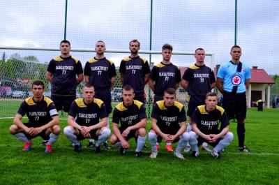 Piłkarze Sokoła Sokolniki nadal są liderem klasy O Stalowa. Do końca rozgrywek dwie kolejki (fot. sokolsokolniki.futbolowo.pl)