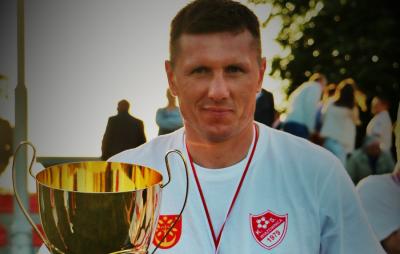 Bogusław Sierżęga z pucharem za zwysięstwo w klasie O Jarosław (fot. Natalia Styś)