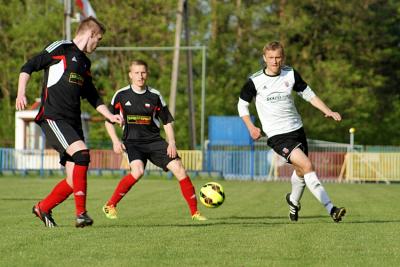 Kolbuszowianka (czarne stroje) przegrała w sparingu z Lechią 1-2 (fot. Mieczysław Turczyn)
