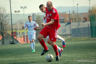 Artur Lebioda w sparingu z Unią Nowa Sarzyna nie zagrał. Prowadził graczy Sokoła Nisko z ławki trenerskiej (fot. Bogusław Szczurek)