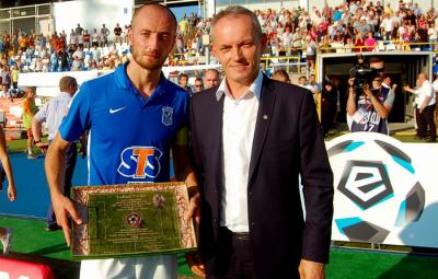 Łukasz Trałka i prezes Podkarpackiego ZPN Marek Hławko (fot. Bogusław Szczurek)