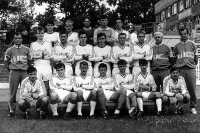 Mieczysław Pisz (pierwszy od prawej w górnym rzędzie) na zdjęciu klubowym Motoru Lublin z sezoni 1991/1992.