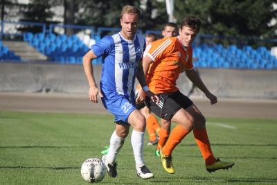 Łukasz Szczoczarz (na zdjęciu z piłką) strzelił dziś jedną z bramek dla Stali Rzeszów.