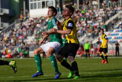 Kamil Kościelny (z prawej) na powyższym zdjęciu grał w Siarce Tarnobrzeg przeciwko Radomiakowi. Wiosną będzie odwrotnie... (fot. radomiak.pl)