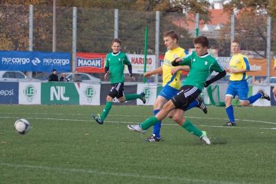 18-letni Marcel Stec (uderza piłkę) przebywa na testach w Stali Mielec (fot. legia.com)