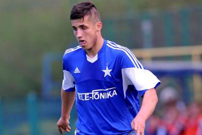 Damian Buras jest zawodnikiem Wisły Kraków, ale ostatni okres spędził na wypożyczeniu do Unii Tarnów. W Siarce Tarnobrzeg grał w sezonie 2013/2014.