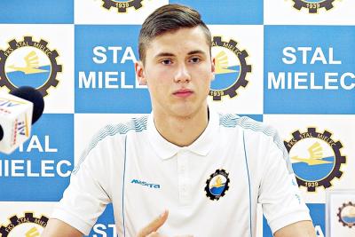 Na zdjęciu Patryk Szewczak, nowy bramkarz Wólczanki Wólka Pełkińska (fot. youtube.com / HEJTV)