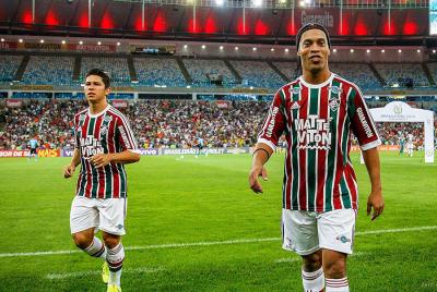 Jednym z piłkarzy, którzy występują obecnie w Fluminense FC jest Ronaldinho (na zdjęciu z prawej).