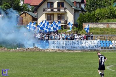 Kibice Startu Pruchnik świętowali awans swojej drużyny do IV ligi (fot. Mieczysław Turczyn)