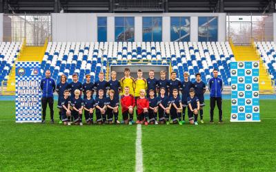  Wiktor Kaczorowski – szósty z lewej w dolnym rzędzie – zmienił Stal Mielec na Jagiellonię Białystok (fot. Stal Mielec)