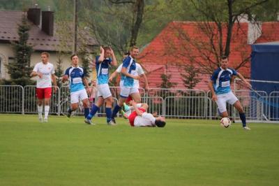 Pokrywka - pierwszy z prawej - zamienił Ropczyce na Olchową (fot. Natalia Styś)
