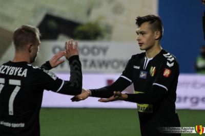 Michał Mokrzycki z prawej (fot. korona-kielce.pl)