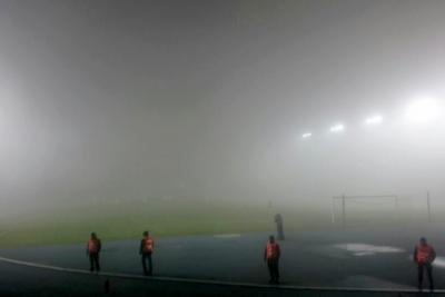 Mecz Radomiak ze Stalą Stalowa Wola toczył się przy fatalnej widoczności.