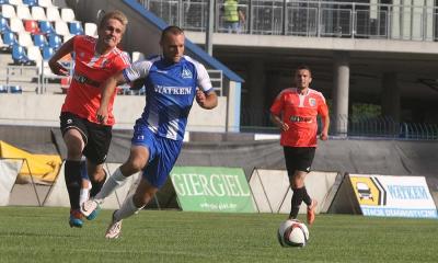 Stal Rzeszów (niebieskie stroje) i Karpaty Krosno do rundy wiosennej przystępują mając zupełnie inne cele.
