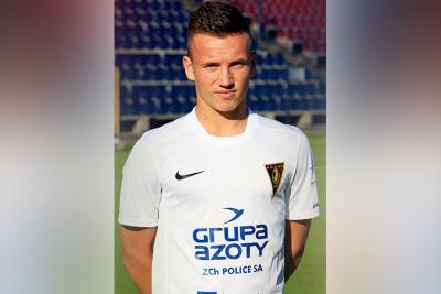 Gracjan Jaroch pojechał z Pogonią Szczecin na zgrupowanie na Cypr (fot. pogonszczecin.pl)