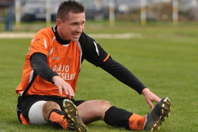Janusz Hynowski poprowadzi Stal Gorzyce. Na zdjęciu jeszcze jako piłkarz Klimontowianki (fot. zielono-czerwoni.futbolowo.pl)