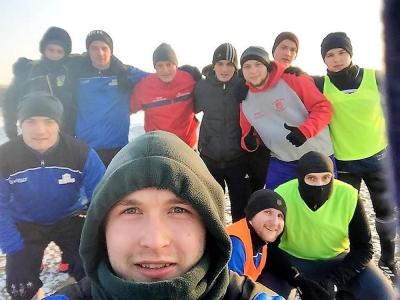 Zawodnicy z Przedborza trenują przed wiosenna walką od kilku tygodni (fot. facebook.com/HuraganPrzedborz/)