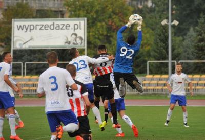 Karpaty Krosno w biało-niebieskich strojach. Pierwszy z prawej Mateusz Kantor, strzelec gol na 1-1 (fot. archiwum)