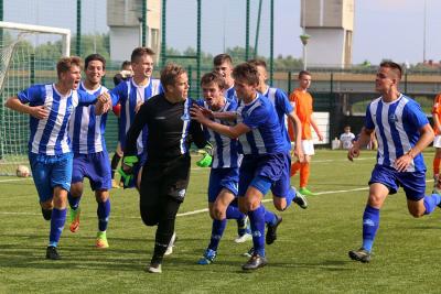 Bramkarz Stali Rzeszów Kamil Kowal zdobył gola w doliczonym czasie gry dając drużynie awans do Centralnej Ligi Juniorów (fot. facebook.com/StalRzeszow)