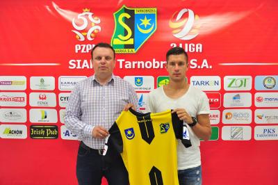 Kamil Radulj z prezesem Siarki Tarnobrzeg Dariuszem Dziedzicem (fot. facebook.com / Siarka Tarnobrzeg)