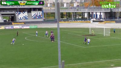 Właśnie w tej sytuacji Wojciech Reiman zdobył gola na 2-0.
