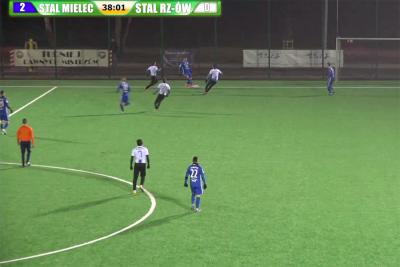 Stal Mielec (niebieskie stroje) pokonała Stal Rzeszów 2-0 w finale Turnieju Dawnych Mistrzów.