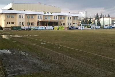Murawa na stadionie Siarki Tarnobrzeg. (fot.archiwum)
