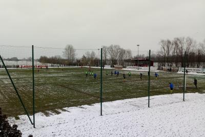 Przy padającym śniegu Wólczanka Wólka Pełkińska pokonała MKS Trzebinia. (fot.facebook.com/WolczankaWP)