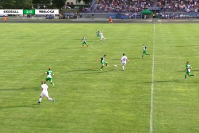 W ostatnim starciu Ekoball Stali Sanok z Wisłoką Dębica padł wynik 1-0 dla gospodarzy. Jak będzie tym razem? (fot. youtube.com / Wisłoka Dębica)