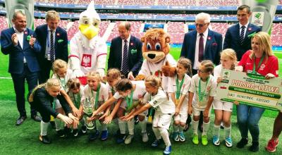 Dziewczynki z Beniaminka Krosno triumfował w kat. do lat 10 prestiżowego turnieju 'Z Podwórka na Stadion. O Puchar Tymbarku'.