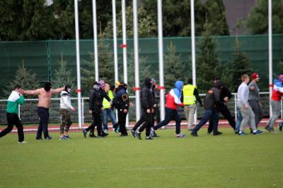 FOTOGALERIA: zadyma na meczu Wisła Sandomierz - Korona Kielce [ZDJĘCIA]