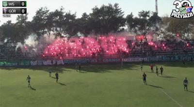 Racowisko kibiców Wisłoki Dębica i Górnika Zabrze na 110-lecie dębickiego klubu (fot. youtube.com / Wisłoka Dębica)