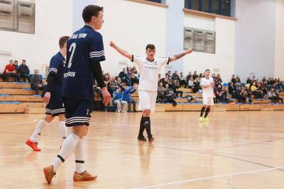 Stal Mielec (białe stroje) rozpoczęła od falstartu (fot. KF Stal Mielec)