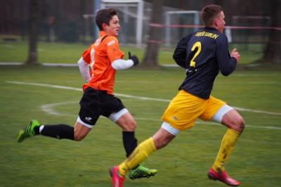 Szymon Hajduk (po lewej) po półrocznej przygodzie z Wólczanką Wólka Pełkińska przenosie się do Puszczy Niepołomice.