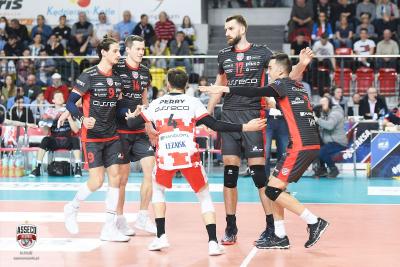 Asseco Resovia pokonała Trefl Gdańsk. Walka o pierwszą szóstkę trwa