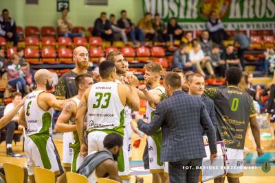 Miasto Szkła opuszcza ostatnie miejsce w PLK! Pokonali na wyjeździe Trefl