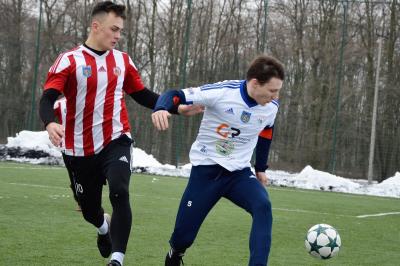 Kamil Witkowski (z lewej) będzie testowany w Siarce (fot. Jerzy Zaborski)