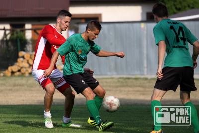 Stal II Stalowa Wola (zielone koszulki) przegrała z KS-em Wiązownica (fot. Radosław Kuśmierz)