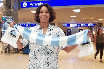 Yudai Miyamoto z szalikiem Stali Rzeszów. (fot. twitter)