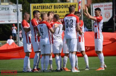 Apklan Resovia została liderem 2 ligi po wygranej z Górnikiem Łęczna. (fot. Resoviacy)