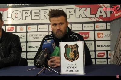 Szymon Szydełko był niezadowolny z zachowania chłopców do podawania piłek. (fot. ResoviaTV)