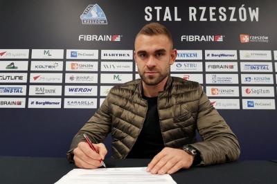 Damian Kostkowski przedłużył umowę ze Stalą Rzeszów. (fot. Stal Rzeszów)