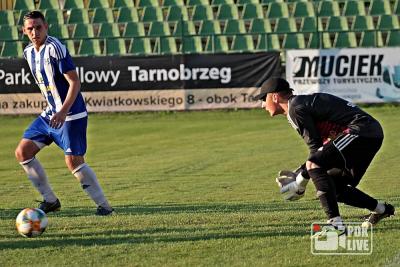 Matthew Korziewicz (z prawej) wystąpił w dzisiejszym sparingu Stalówki (fot. Radosław Kuśmierz)