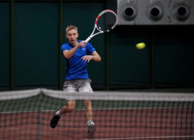 Aleks Majewski (na zdjęciu) wygrał eliminacje Pucharu Polskiej Ligi Tenisa w Rzeszowie.