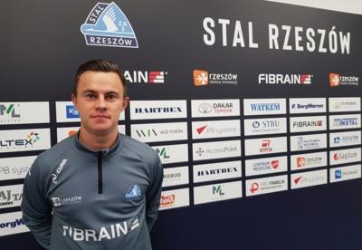 Mateusz Stolarski został nowym asystentem Janusza Niedźwiedzia (fot. Stal Rzeszów)
