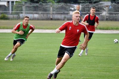 Patryk Baran (na pierwszym planie) wzmocnił trzecioligowca (fot. Górnik Zabrze)