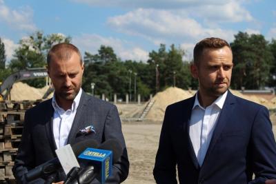 Mateusz Nowak (z prawej) odchodzi ze Stalówki (fot. Radosław Kuśmierz)