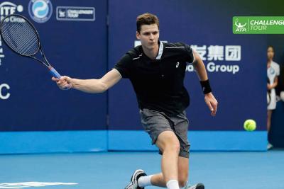 Na zdjęciu Hubert Hurkacz (fot. atptour.com)