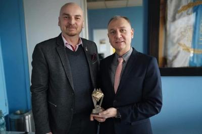 Artur Trębacz (po lewej) jest przekonany, że to Hutnik Kraków powinien wygrać 3 ligę gr. IV.