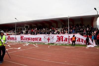 Tylko nieliczni w niedzielę będą mogli pojawić się na trybunach (fot. Maciej Zabawski)